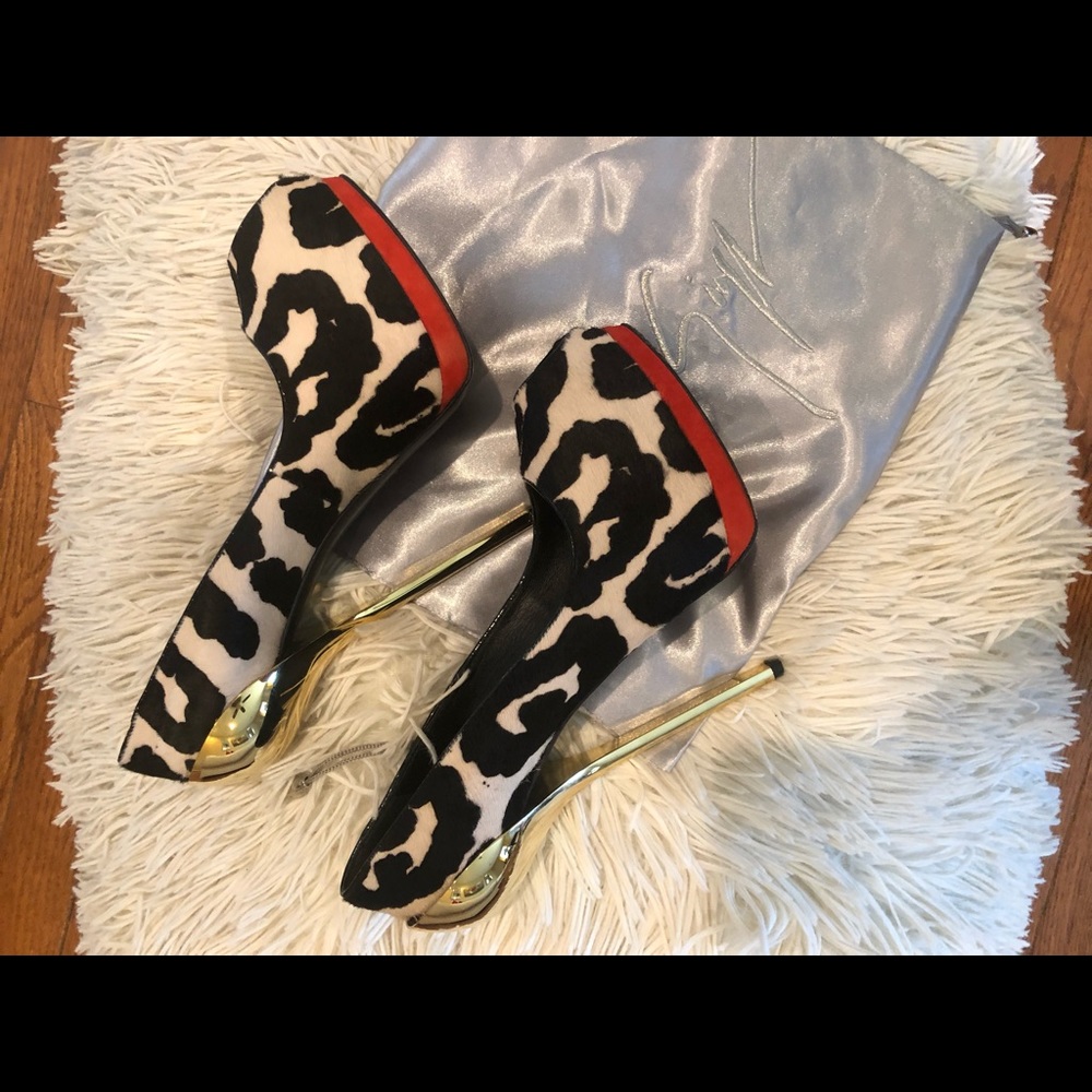 Giuseppe Sharon 105 Tibetpony Peep Toe pump.